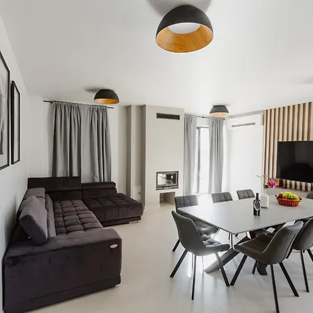 Luxury Pam - Private With A Heated Pool And A Summer Terace With 4 Bedrooms - 230 M2 New!! 빌라