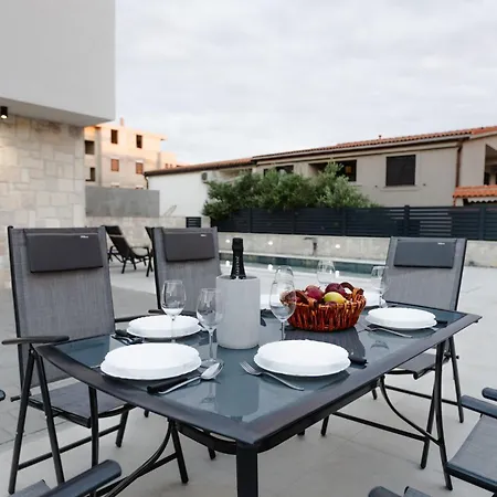 Luxury Pam - Private With A Heated Pool And A Summer Terace With 4 Bedrooms - 230 M2 New!! *