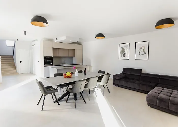 Luxury Pam - Private With A Heated Pool And A Summer Terace With 4 Bedrooms - 230 M2 New!!