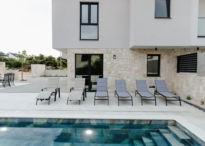 Luxury Pam - Private With A Heated Pool And A Summer Terace With 4 Bedrooms - 230 M2 New!! 빌라 만드레