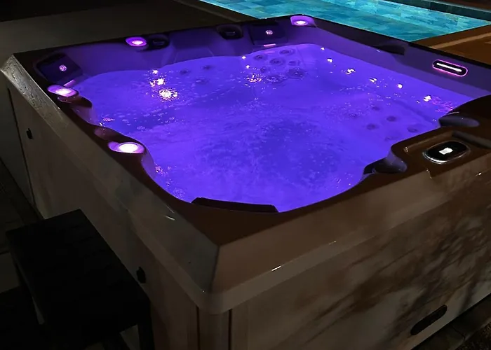 Luxury Pam - Private With A Heated Pool And A Summer Terace With 4 Bedrooms - 230 M2 New!! 빌라 만드레