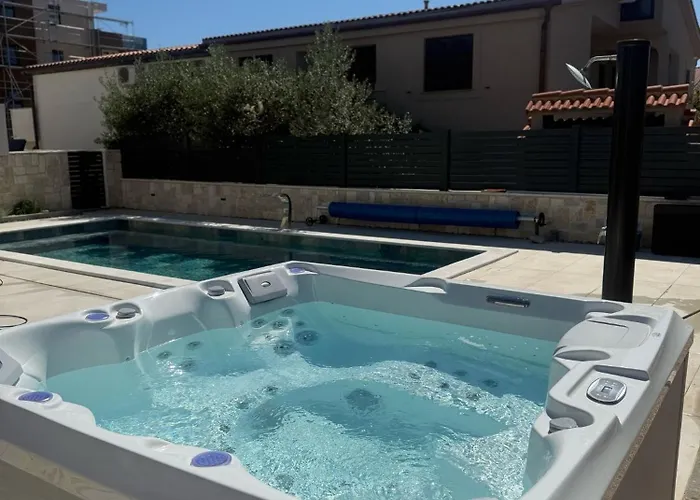 Luxury Pam - Private With A Heated Pool And A Summer Terace With 4 Bedrooms - 230 M2 New!!